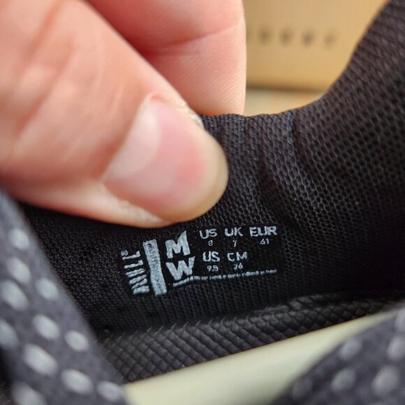 Nobull Matryx Womens size 9.5/Mens size 8 Black Spikeless Golf Shoes - Picture 9 of 11